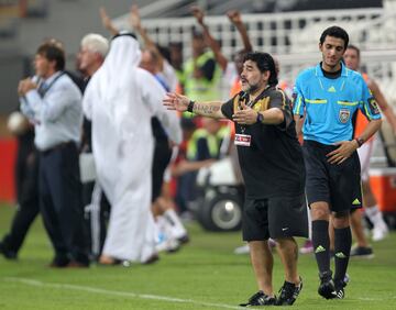 Tras su experiencia en el banquillo de la selección argentina emigró al fútbol árabe. Fue entrenador del Al-Wasl, un club de los Emiratos Árabes Unidos, donde residió varios años.