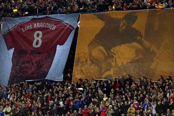 Calderón memories | A banner is displayed to pay tribute to former Spain's coach Luis Aragones, who past away at the age of 75, before Spain played Italy at Vicente Calderon stadium in Madrid March 5, 2014.