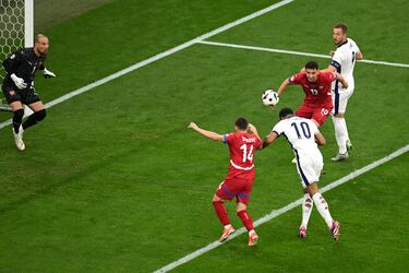 En el minuto 13 de partido, el propio Bellingham iniciaba la jugada desde el centro del campo y acabó con Bellingham mandando la pelota a la red de cabeza.