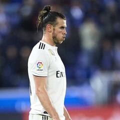 Real Madrid's Bale joins up with Wales, who promise no risks