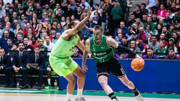 Sam Dekker, del Joventut, ante Jabari Parker, del Barça.