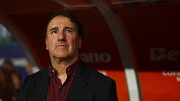 MIAMI GARDENS, FLORIDA - JULY 14: Nestor Lorenzo, Head Coach of Colombia gestures during the CONMEBOL Copa America 2024 Final match between Argentina and Colombia at Hard Rock Stadium on July 14, 2024 in Miami Gardens, Florida. Maddie Meyer/Getty Images/AFP (Photo by Maddie Meyer / GETTY IMAGES NORTH AMERICA / Getty Images via AFP)