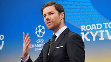 Xabi Alonso, en el sorteo de octavos de la Champions 2017-2018.