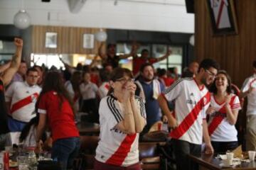 DEPORTES
LOS HINCHAS DE RIVER VIENDO EL PÁRTIDO EN BAR DEL ESTADIO.
FOTO ORTIZ GUSTAVO 16-12-15