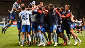 Spain's players celebrate after winning 0-1 the UEFA Nations League, league A, group 2 football match between Portugal and Spain, at the Municipal Stadium in Braga on September 27, 2022. (Photo by MIGUEL RIOPA / AFP)