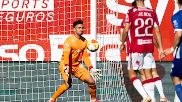 Gazzaniga salvó al Real Murcia en dos ocasiones ante el CD Teruel.