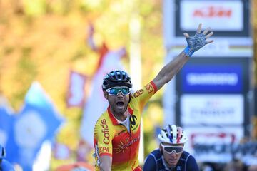 El español se impuso al sprint a Bardet, Woods y Dumoulin. Con 38 años ganó su primer Mundial, había logrado dos platas y cuatro bronces en esta cita.
