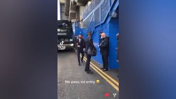 ¡Benzema tuvo problemas para entrar a Stamford Bridge!