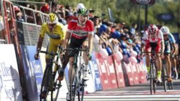 Gustavo C&eacute;sar Veloso y Jos&eacute; Gon&ccedil;alves, en el sprint de meta de Oliveira de Azem&eacute;is