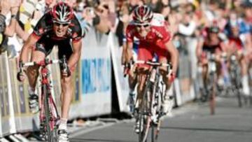 <b>COLOSAL. </b>Luis León Sánchez aguantó el ataque del belga Monfort.