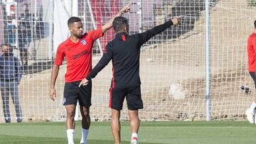 Nelson Vivas volcado con Lodi en la sesión del Atlético.