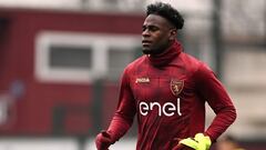 Duván Zapata es criticado en Italia