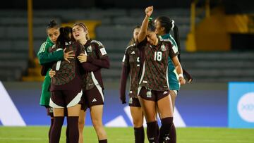 AME8357. BOGOTÁ (COLOMBIA), 11/09/2024.- Jugadoras de México reaccionan este miércoles, al final de un partido de los octavos de final de la Copa Mundial Femenina sub-20 entre las selecciones de México y los Estados Unidos en el estadio de El Campín en Bogotá (Colombia). EFE/ Mauricio Dueñas Castañeda