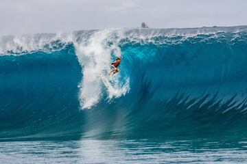 Teahupoo se pone grande y regala una jornada de surf para la historia