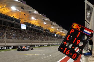 El piloto holandés de Red Bull Racing, Max Verstappen, conduce durante el Gran Premio de Fórmula Uno de Bahréin.