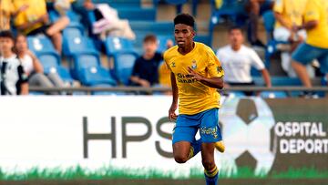 Lo cierto es que Las Palmas, donde ha repetido préstamo, ya tuvo este verano la posibilidad de ejecutar dicha opción, pero desestimó pagar los dos millones que estipulaban el contrato, para finalmente solicitar una nueva cesión. Qué por qué lo hemos rechazado? Porque en el nuevo contrato hemos renegociado la misma opción, pero a la baja, confesó Miguel Ángel Ramírez, presidente de la entidad canaria, en su presentación. Así, Marvin, una de las mayores promesas de La Fábrica, volverá a galopar la banda de Gran Canaria, aunque esta vez en Primera División. El curso pasado, una vez superada su fase de adaptación y una microrrotura fibrilar en el bíceps femoral izquierdo, se volvió un jugador clave, hasta el punto de participar en las últimas diez jornadas. Tiene talento y carrera por delante (23 años). El Madrid lo sabe y, reflejo de ello, aún lo observa de reojo.