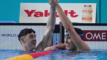 Winner US' Hunter Armstrong (L) reacts with second-placed Spain's Hugo Gonzalez after the final of the men's 100m backstroke swimming event during the 2024 World Aquatics Championships at Aspire Dome in Doha on February 13, 2024. (Photo by Oli SCARFF / AFP)