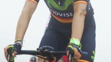 Alejandro Valverde cruzando la meta en la etapa 14. 