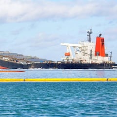 El buque varado que provocó una catástrofe ecológica en Mauricio se parte en dos