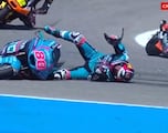 Se rozó la tragedia en Moto 2: el brutal impacto de la cabeza de David Alonso con la rueda de Izan Guevara