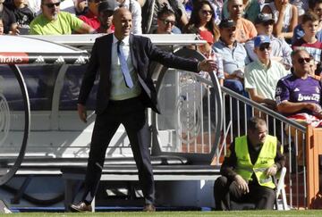 Zidane urges his team on, but it was an afternoon of frustration for Real.