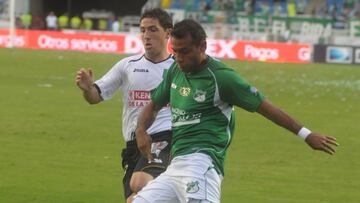 Álvaro José 'Caracho' Domínguez durante un partido con el Deportivo Cali ante Once Caldas.