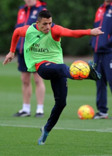 Sánchez alegró la práctica de Arsenal