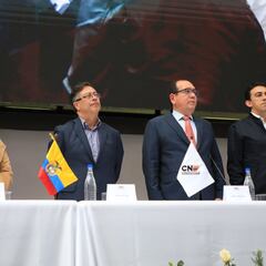 Gustavo Petro recibe credencial como nuevo Presidente de Colombia