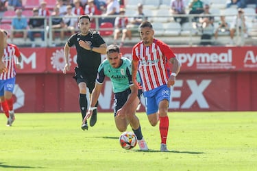 Un increíble error de David Martín priva al Algeciras de la victoria