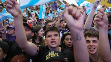 Supporters of Argentina's President Javier Milei attend a La Libertad Avanza party closing rally ahead of the October 26 midterm elections, that could strip the libertarian leader of crucial congressional support for his reform agenda, in Rosario, Santa Fe, Argentina October 23, 2025. REUTERS/Cristina Sille