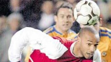 <b>GARANTÍA</B>. Henry tiene gol. Sería el refuerzo ideal para el ataque.