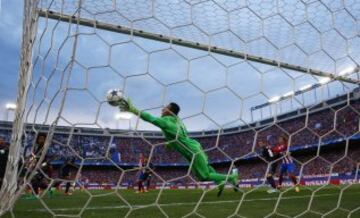 1-0. Sa¨²l ?iguez marc¨® el primer gol.