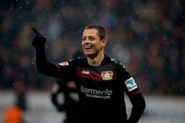 Serán las novias, será el inicio de febrero; será lo que sea, pero Javier Hernández está de regreso. Ahora, no tuvo piedad del Eintracht Frankurt de su amigo, Marco Fabián, quien no disputó el encuentro; Chicharito se despachó con un doblete de los tres que anotó su equipo. Después de más de 1,000 minutos sin sentir las redes, el ariete tapatío suma tres goles en las últimas tres semanas y 10 en total durante la temporada.