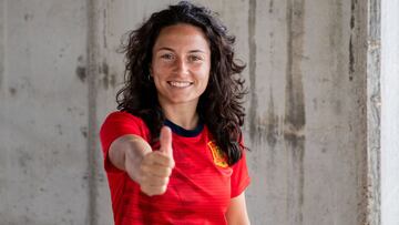 Ivana Andr¨¦s: "Ninguna selecci¨®n juega como nosotras"
