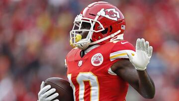 Las negociaciones contractuales entre Tyreek Hill y los Chiefs cambiaron drásticamente cuando Davante Adams obtuvo su contrato histórico.