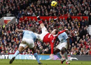 El jugador del United marca de tijera al Manchester City en la temporada 10/11.