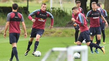 Burnley break club record luring Chris Wood from Leeds