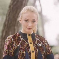 Sophie Turner detalla cómo sus relaciones con mujeres la ayudaron con Joe Jonas
