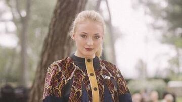 Sophie Turner detalla c車mo sus relaciones con mujeres la ayudaron con Joe Jonas