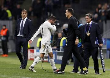 Carvajal se marcha lesionado ante la mirada de Lopetegui.