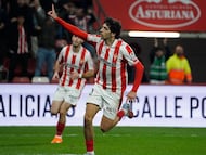 En un nivel altísimo está un Gelabert que encadena tres jornadas viendo puerta. Ante el Granada lo hizo, además, para dar la victoria al Sporting, en el minuto 89. Una preciosa jugada individual, que acabó dentro de las mallas.