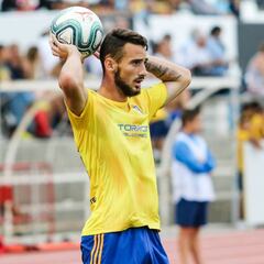 Javi Navarro, el canterano de moda en el Cádiz