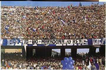 5 de julio de 1984 | El astro argentino logr¨® concentrar a 65.000 personas en su presentaci¨®n en el Estadio de San Paolo, actual Stadio Diego Armando Maradona.