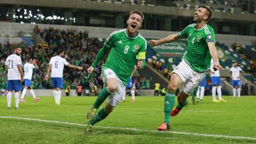 Football - Northern Ireland v Greece - UEFA Euro 2016 Qualifying Group F - Windsor Park, Belfast, Northern Ireland - 8/10/15
 Steven Davis celebrates after scoring the third goal for Northern Ireland
 Action Images via Reuters / Jason Cairnduff
 Livepic
 