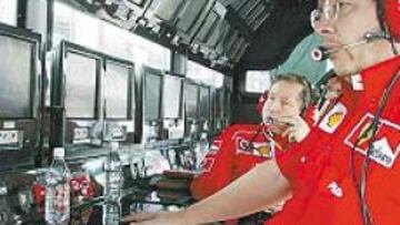 <b>DECISIVO</b>. El trabajo de Brawn (en primer plano junto a Todt) es determinante para el éxito de Ferrari.