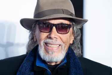 El peluquero, quien para muchos es considerado como el mejor en su profesión de la historia de España, falleció en mayo a los 87 años de edad a causa de un cáncer de garganta que llevaba sufriendo varios años. Además, también se dedicó a la fotografía, escultura, pintura y escritura y llegó a colaborar con Salvador Dalí.