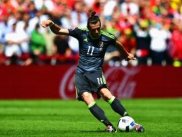 Bale marca el 0-1 de falta directa en el Inglaterra-Gales.