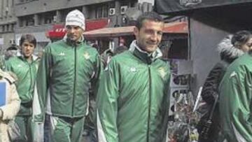 <b>PASEO POR BUCAREST. </b>Los jugadores del Betis tuvieron tiempo para darse una vuelta por la capital de Rumanía.