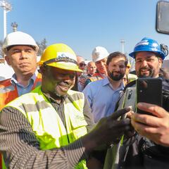 Gabriel Boric observa los avances de Santiago 2023 en terreno