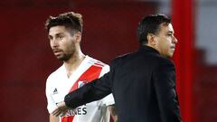 AVELLANEDA, ARGENTINA - JANUARY 05: Marcelo Gallardo (R) coach of River Plate hugs his player Gonzalo Montiel after losing a first leg semifinal match between River Plate and Palmeiras as part of Copa CONMEBOL Libertadores 2020 at Estadio Libertadores de Am&eacute;rica on January 05, 2021 in Avellaneda, Argentina. (Photo by Marcos Brindicci - Pool/Getty Images)